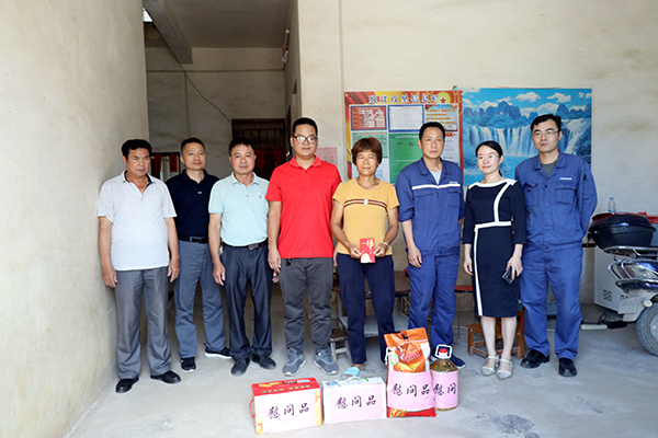 1625709259120816.jpg 慰問結束大家合影留念01.jpg